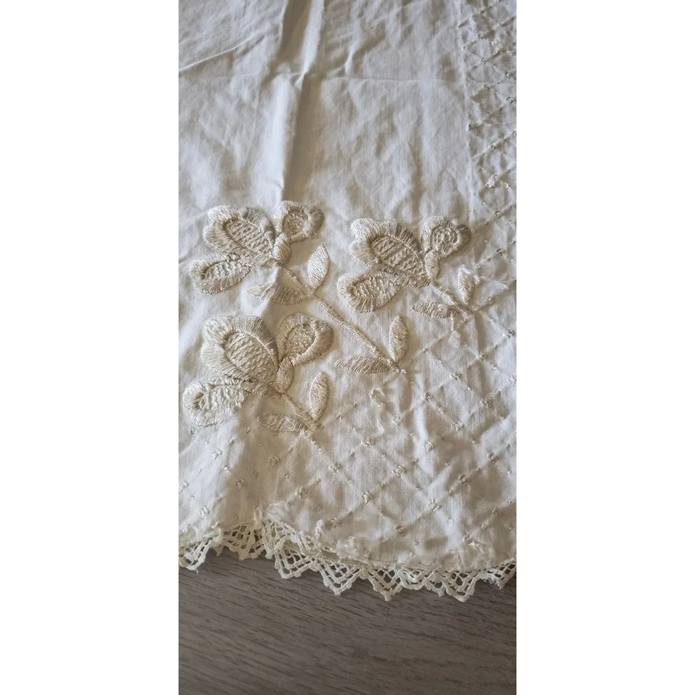 Vintage White Floral Embroidered Linen Table Runner Lace Trim Dresser Scarf